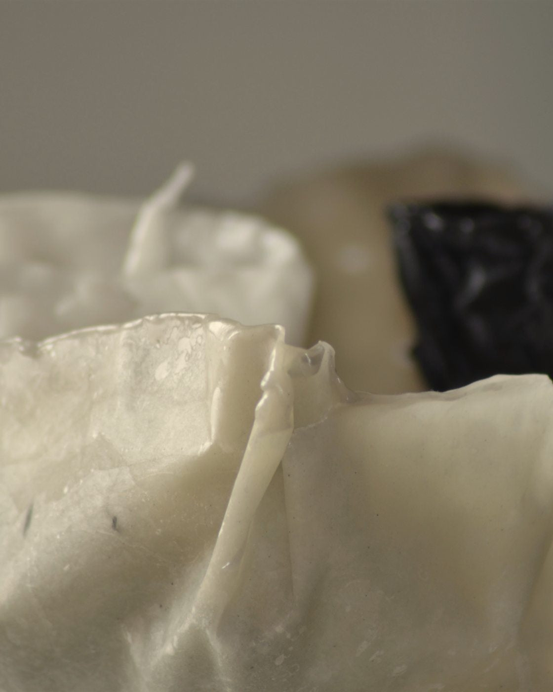 Detalle de la textura de la cera trabajada a mano